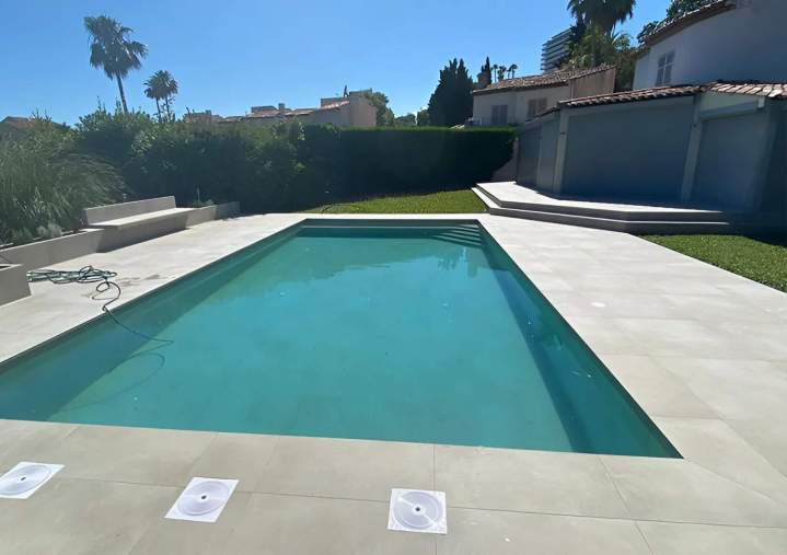 Une piscine maçonnée, réalisée sur mesure pour répondre à vos exigences